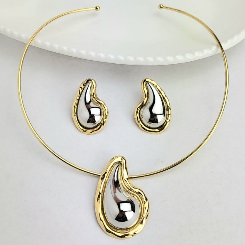 Conjunto virgula moldura no banho de ouro 18k e centro bola no rodio branco