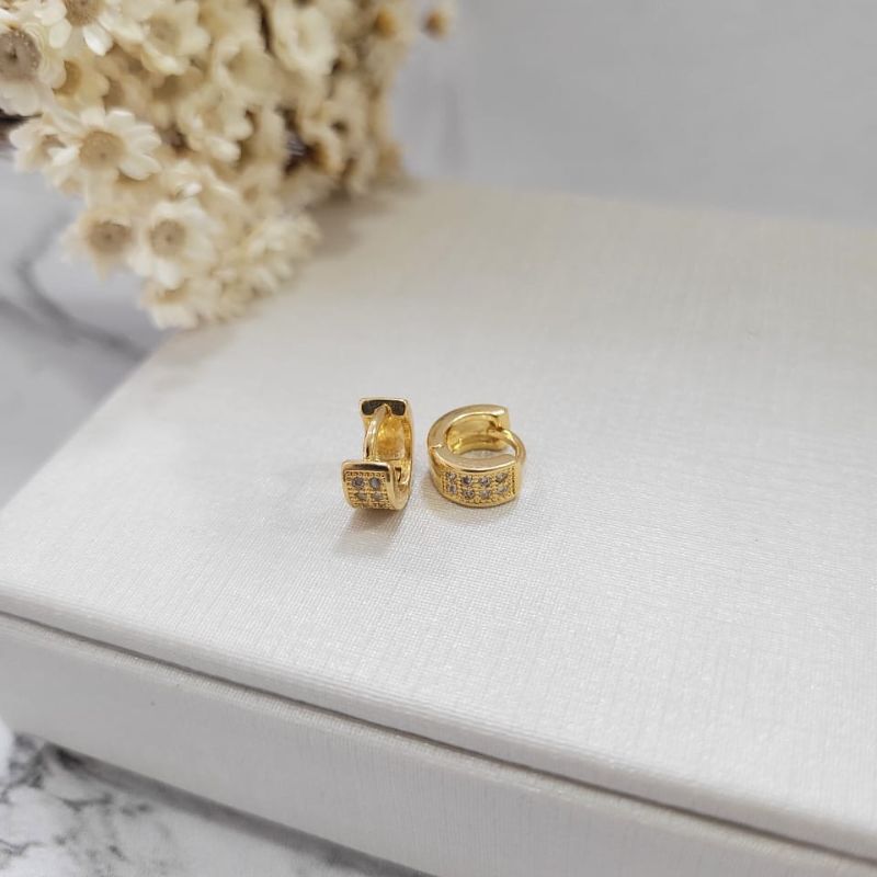 Argolinha mini clic articulavel elo quadrado com duas fileiras de zirconias banhado a ouro 18k