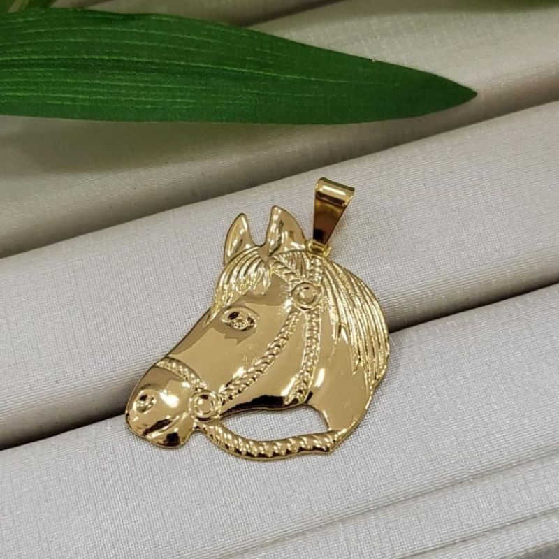 Pingente cabeca de cavalo grande banhado a ouro 18k