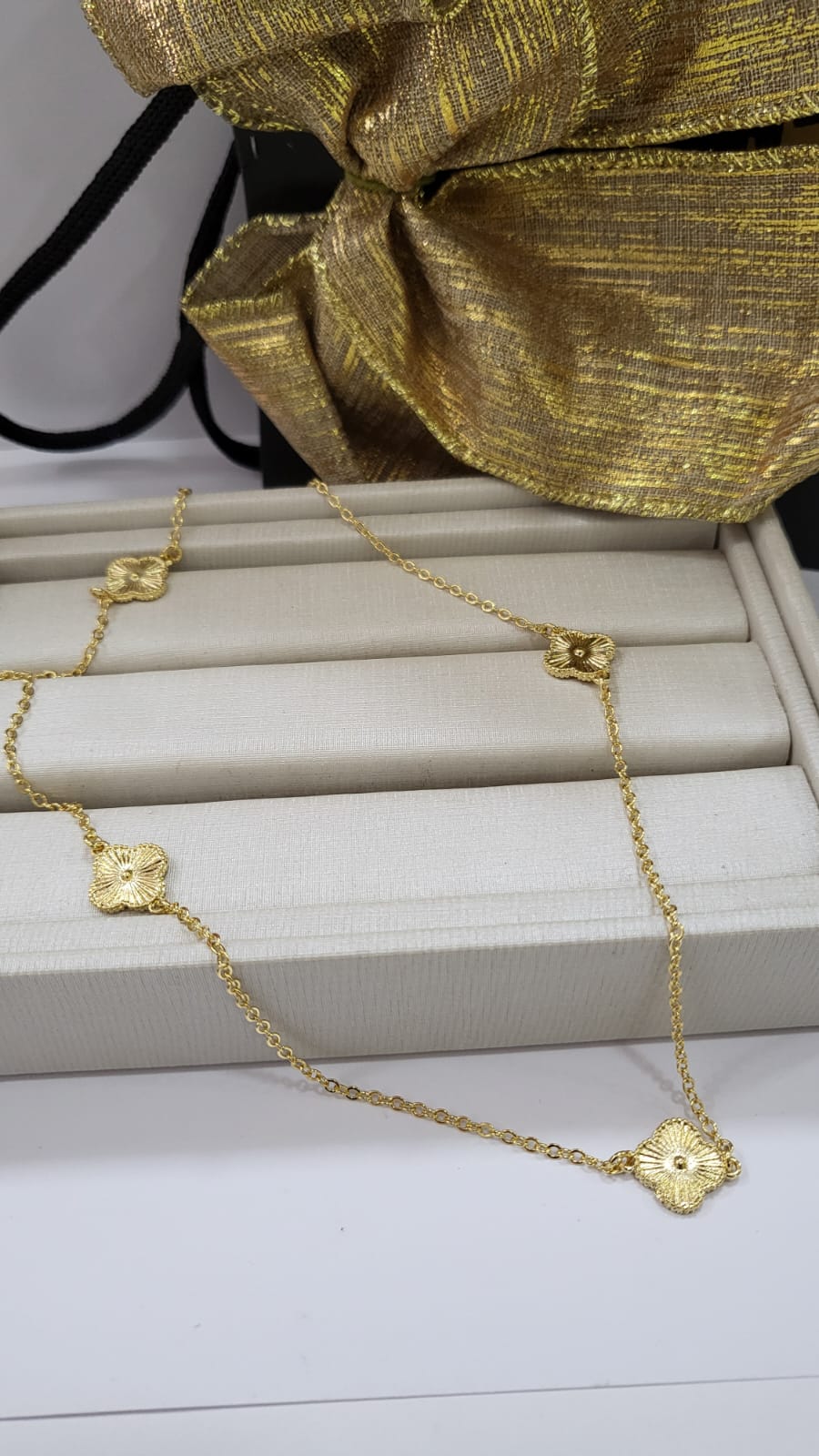 Gargantilha vintage alhambra trevo banhado a ouro 18k