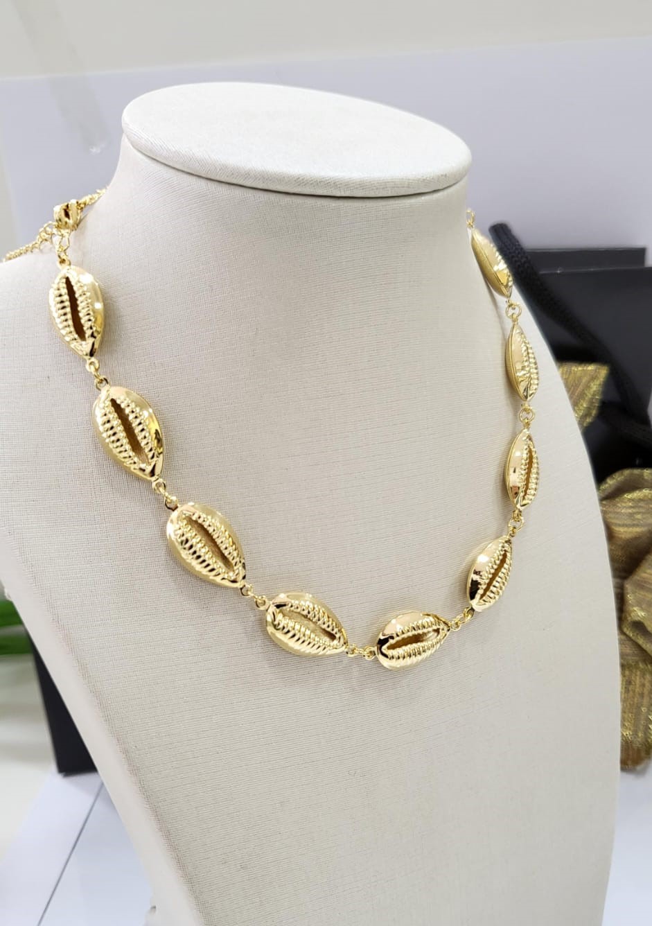 Gargantilha buzios banhada a ouro 18k