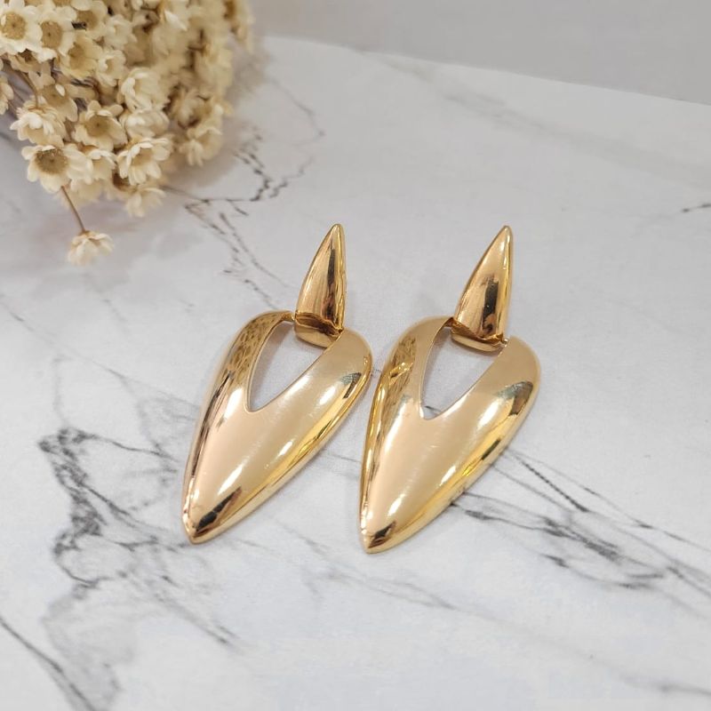 Brinco medio gota oval vazada com pendulo 55MM banhado a ouro 18k