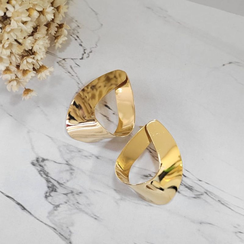 Brinco chapa organico banhado no ouro 18k