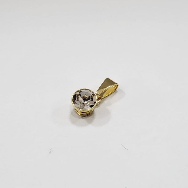 Pingente solitario com pedra redonda na cor cristal banhado a ouro 18k
