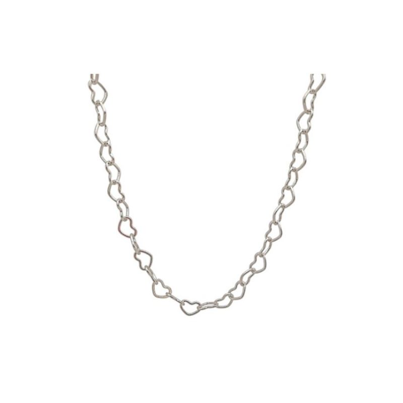 Choker coracoes grandes 8mm vazados com extensor banhado no rodio branco