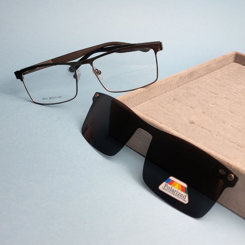 Oculos quadrado parafusado clip-on preto armacao grafite polarizado