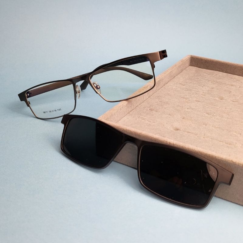 Oculos mas retangular lente clip-on preto armacao grafite parafusado