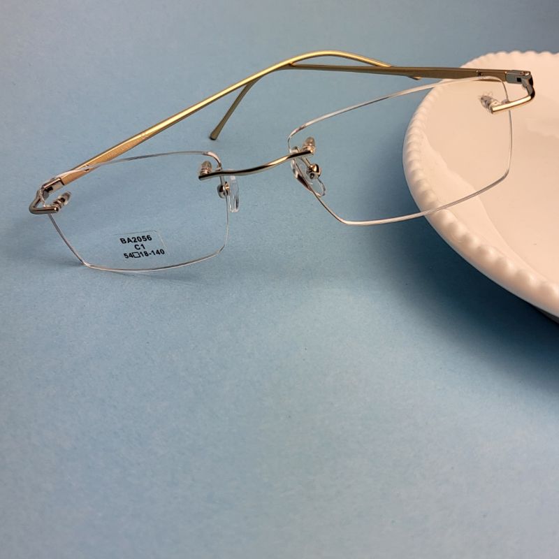 Armacao para oculos de grau quadradp parafusado dourado