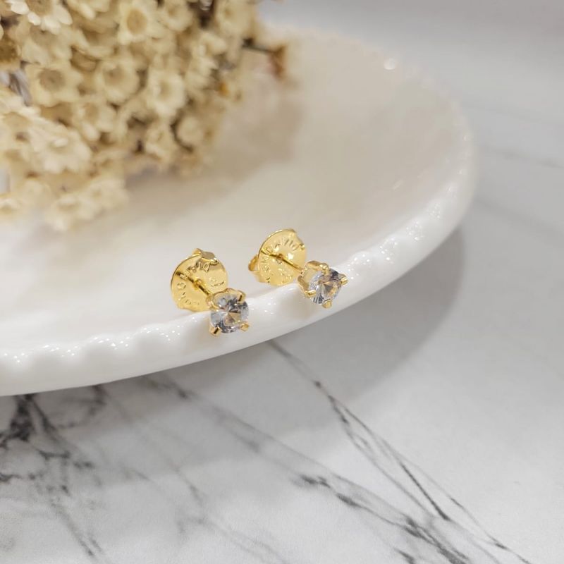 Brinco ponto de luz cristal 5mm pedra alta 4 garras banhado a ouro 18k