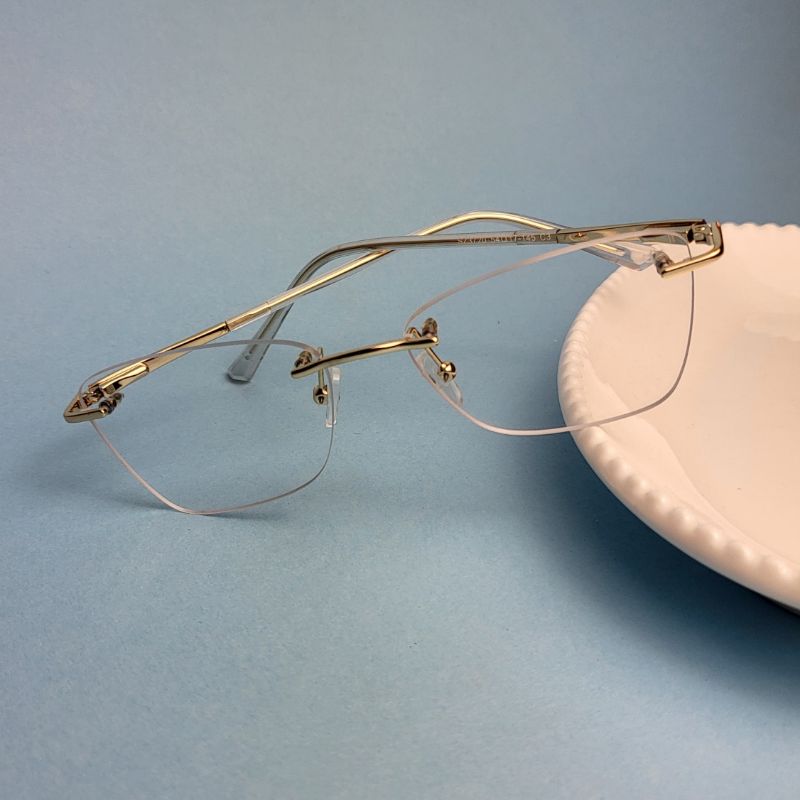 Armacao para oculos de grau gatinho parafusado dourado com transparencia