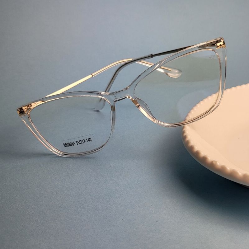 Armacao para oculos de grau quadrada estilo gatinho na cor transparente com perna dourada