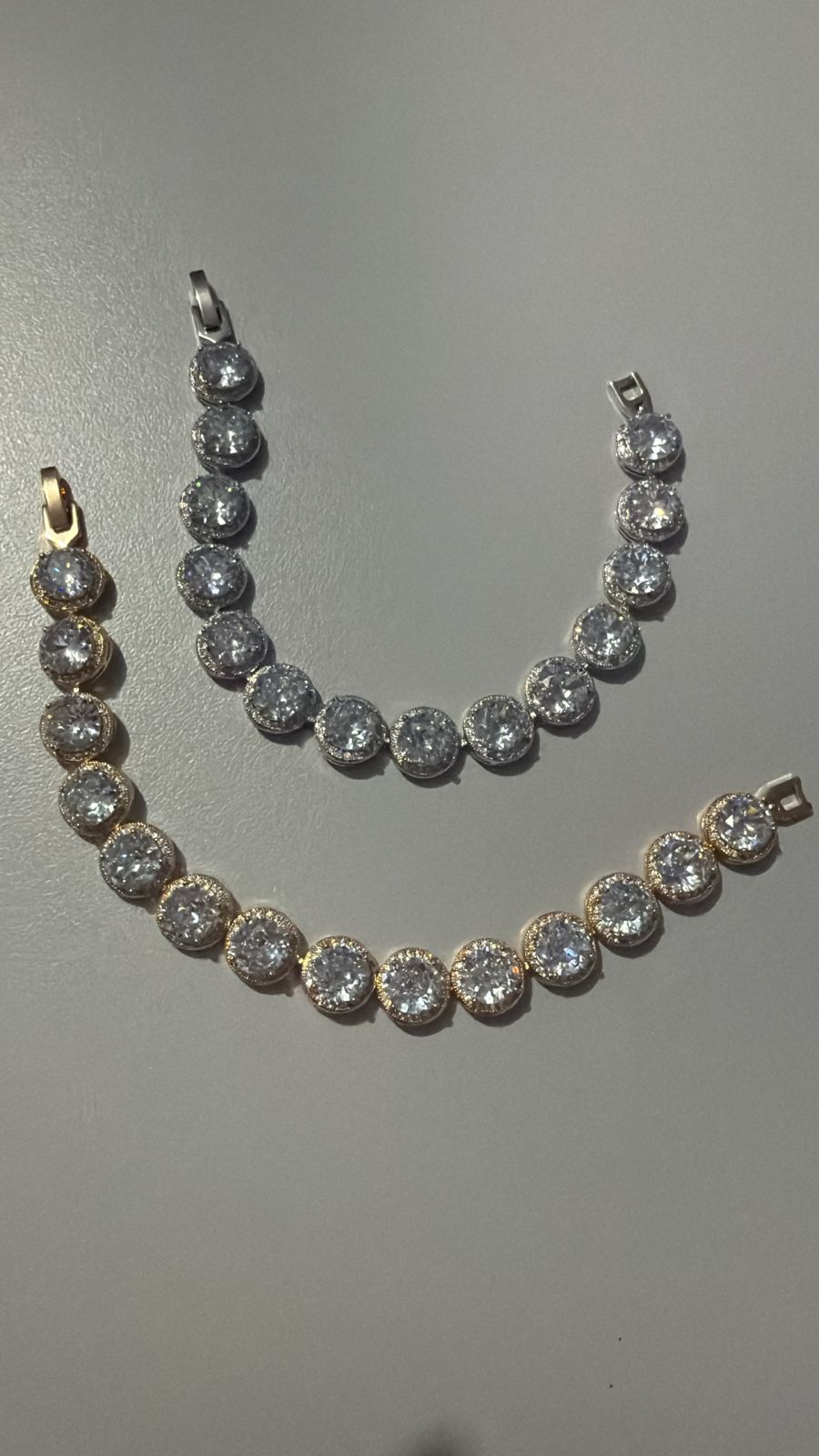 Pulseira Ponto de Luz Aros Cravejados Fecho Jóia