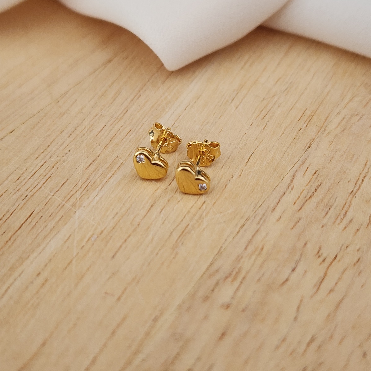 BRINCO CORAÇÃO DOURADO DETALHE MICROZIRCÔNIA CRISTAL INFANTIL