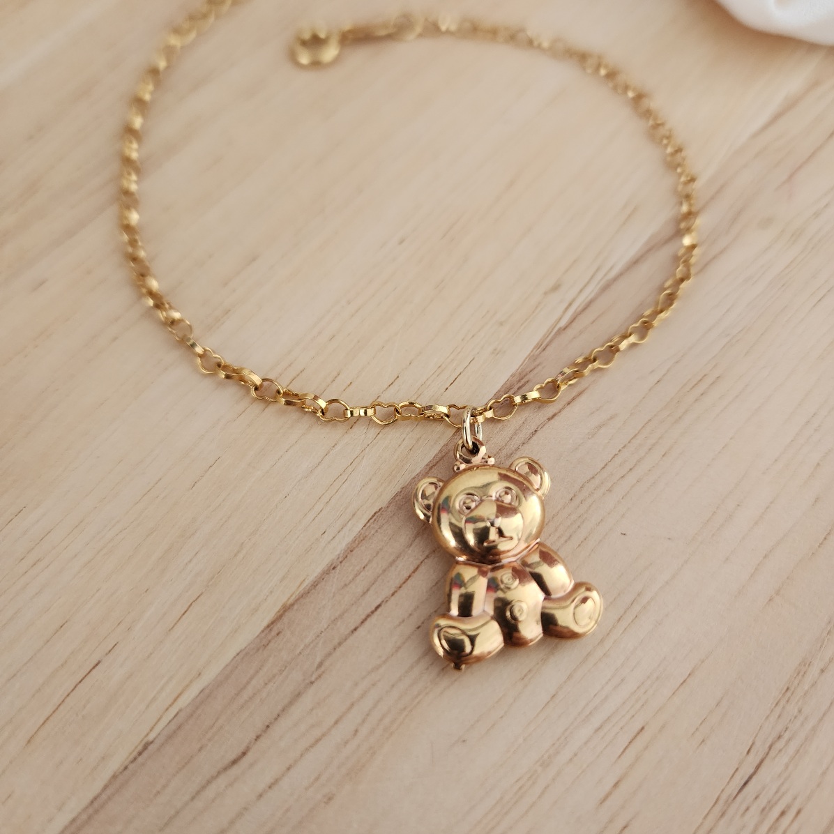 PULSEIRA DOURADA CORRENTE ELOS CORAÇÃO COM PINGENTE URSO