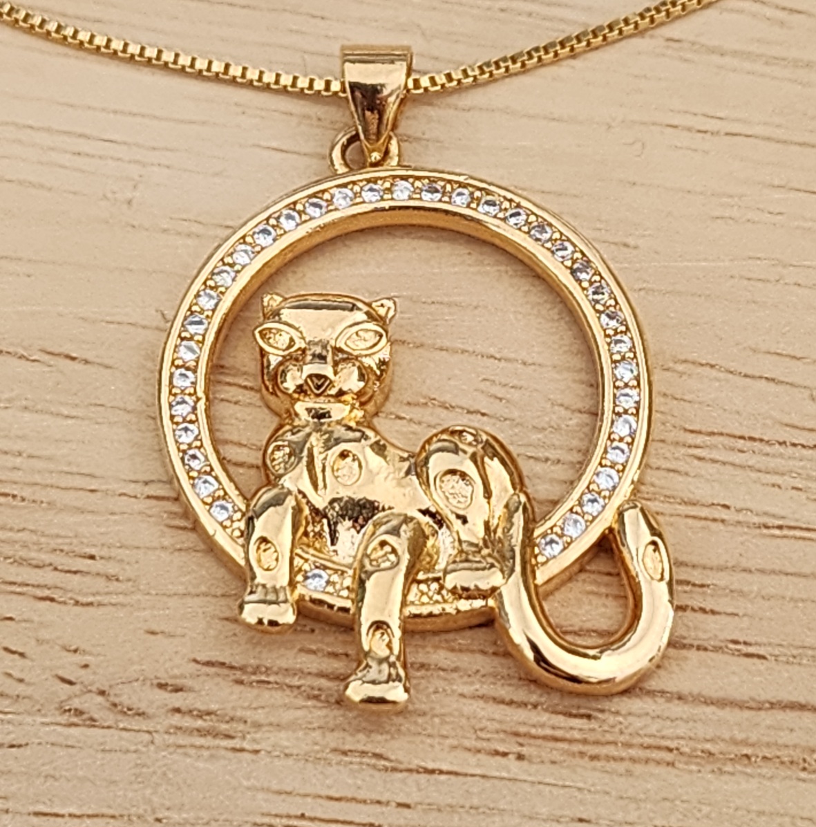 COLAR DOURADO PANTERA DETALHE EM MICROZIRCÔNIAS CRISTAL