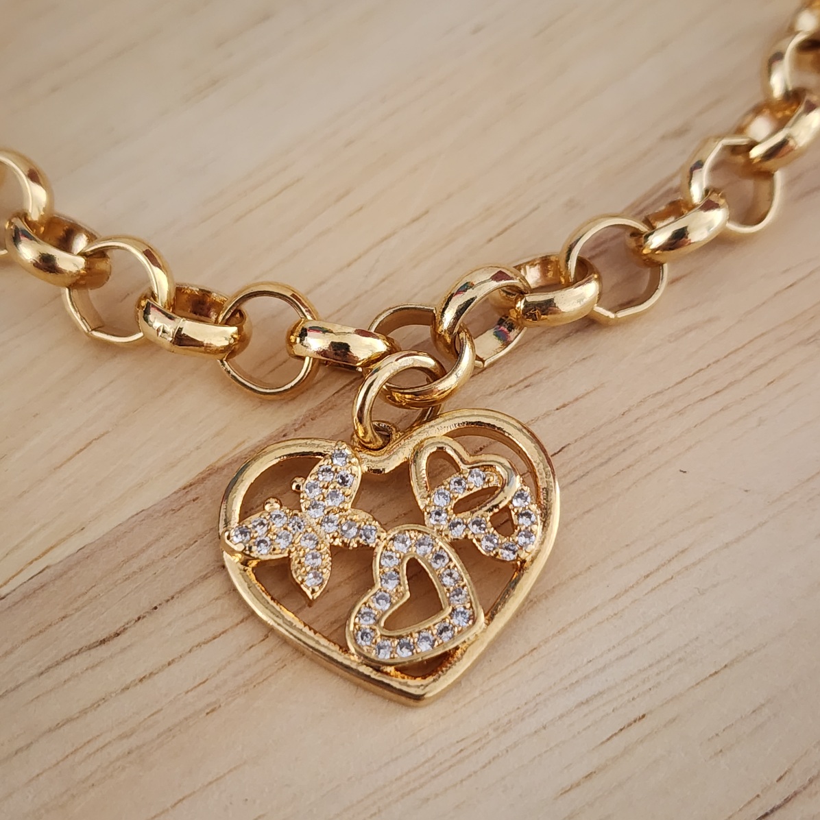 PULSEIRA DOURADA ELO PORTUGUÊS COM PINGENTE DE CORAÇÃO CRAVEJADO