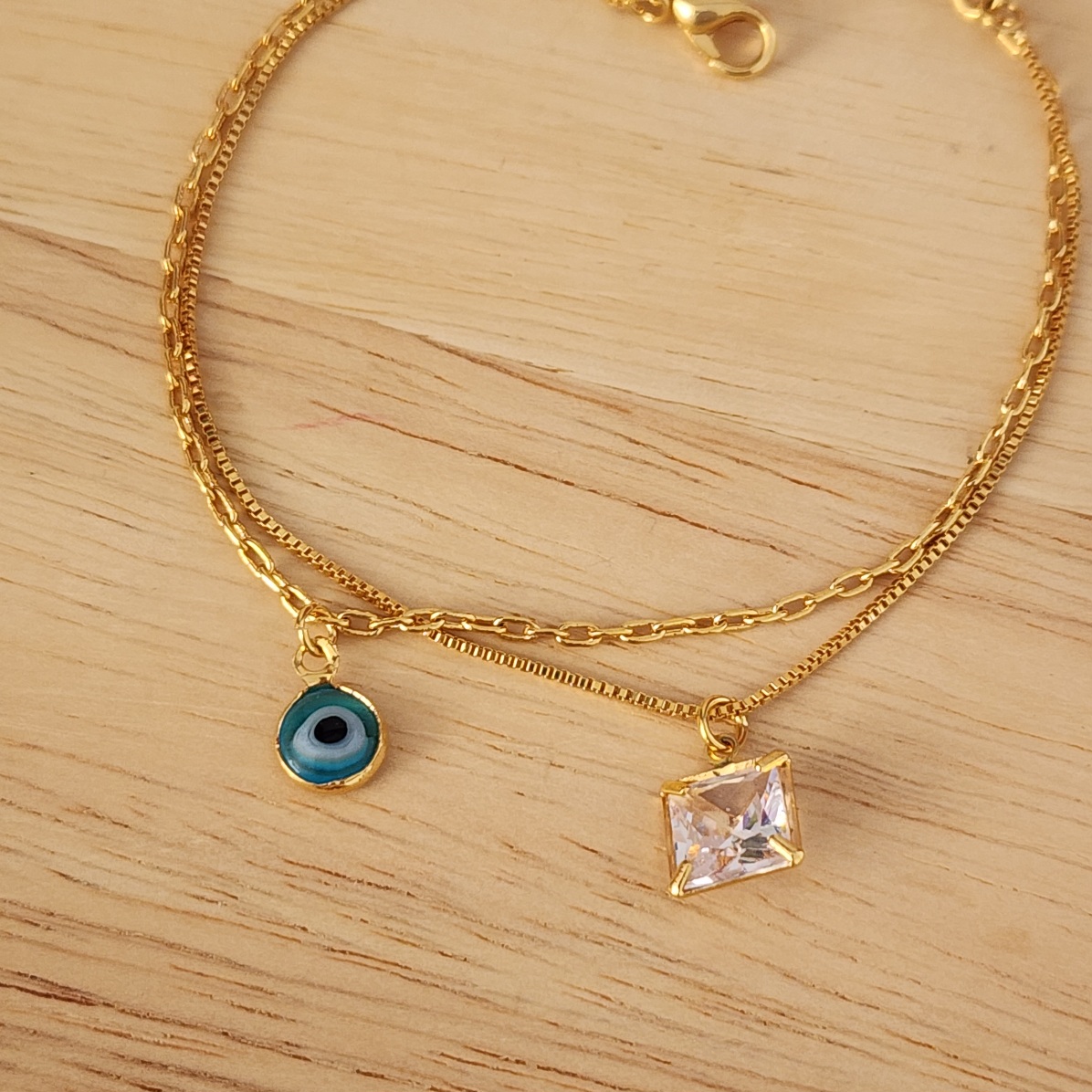 PULSEIRA DOURADA DOIS FIOS PINGENTE OLHO GREGO E PIRÂMIDE
