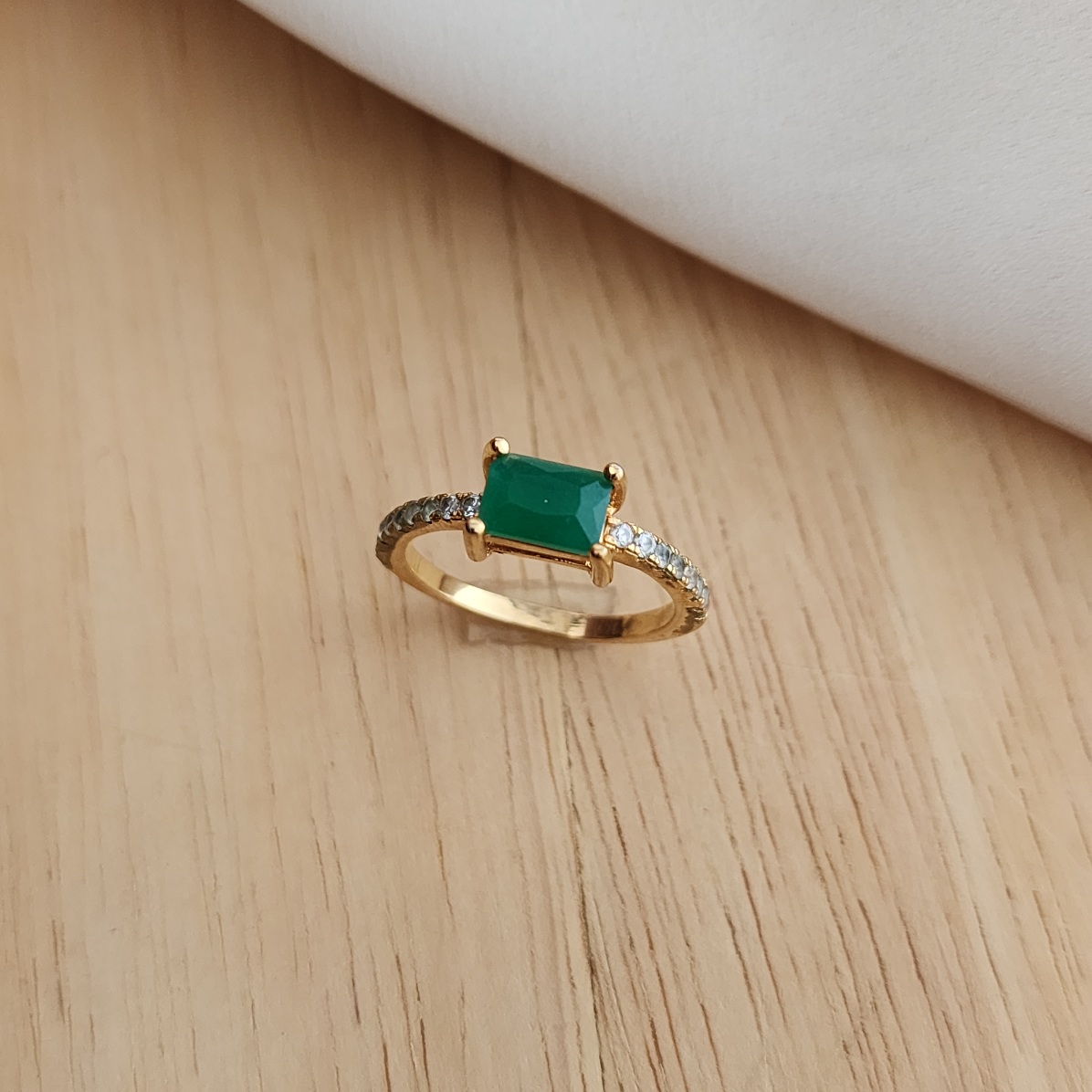 ANEL DOURADO ZIRCÔNIAS PEDRA VERDE