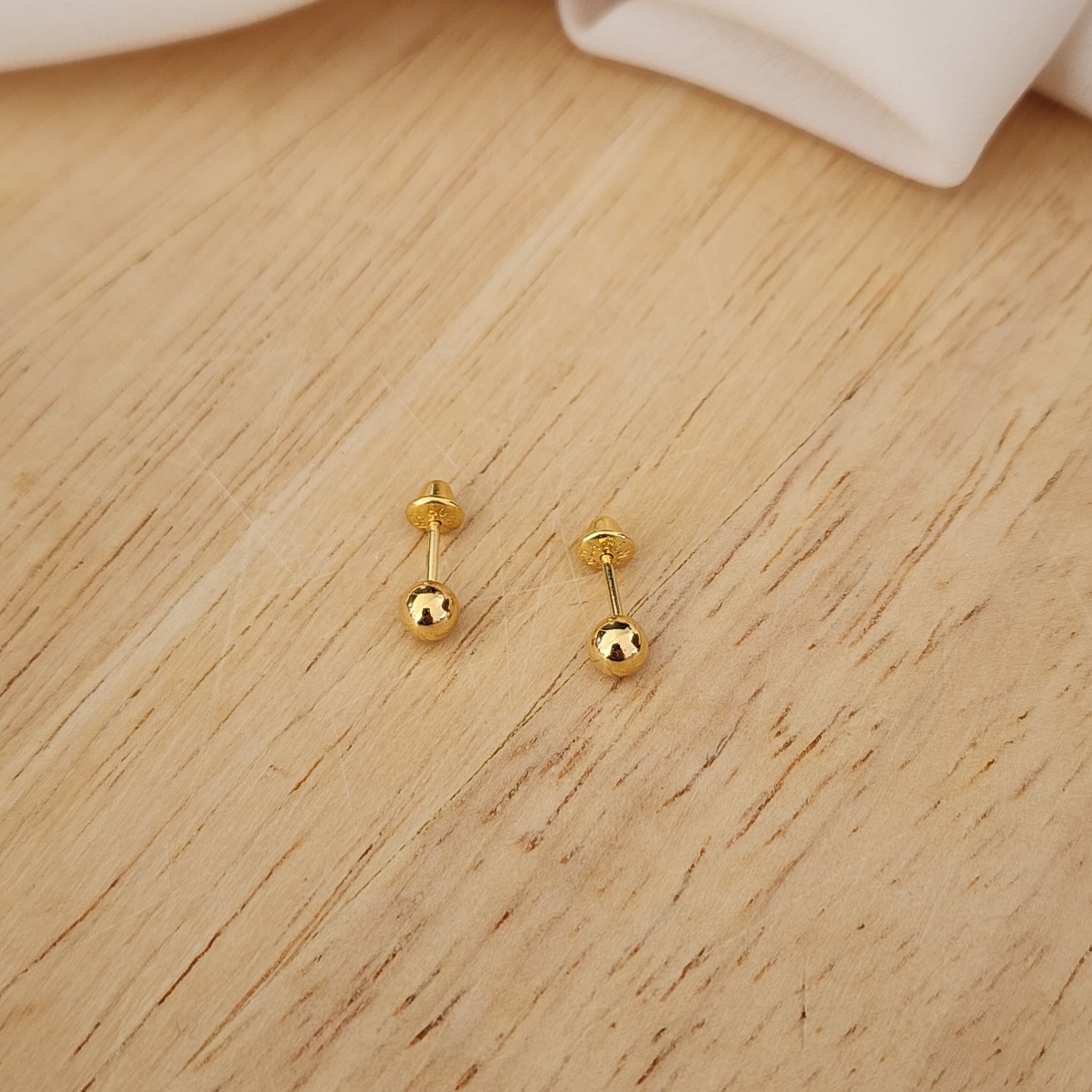 BRINCO DOURADO BOLINHA LISA TARAXA BABY