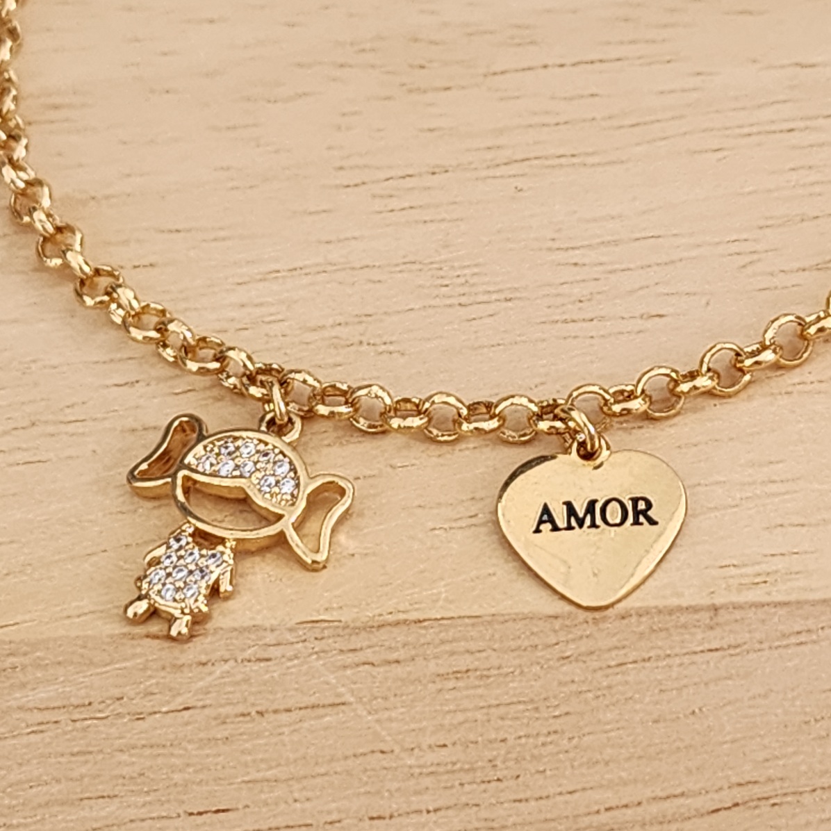 PULSEIRA DOURADA CORRENTE ELO PORTUGUÊS PINGENTE MENINA CRAVEJADA E CORAÇÃO