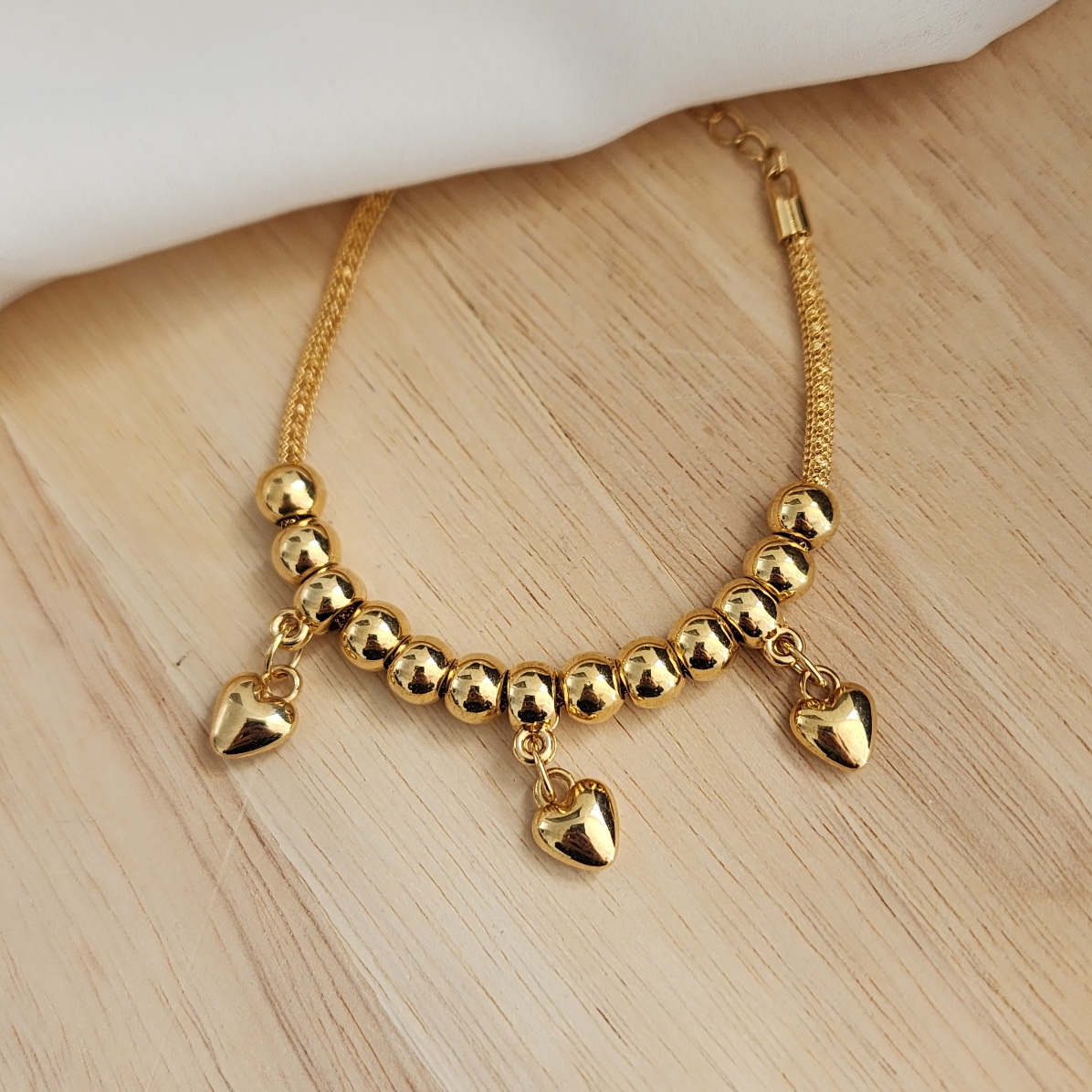 PULSEIRA DOURADA BOLINHA PINGENTE CORAÇÃO