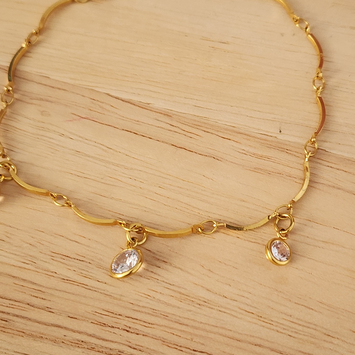 PULSEIRA DOURADA PONTO DE LUZ CRISTAL