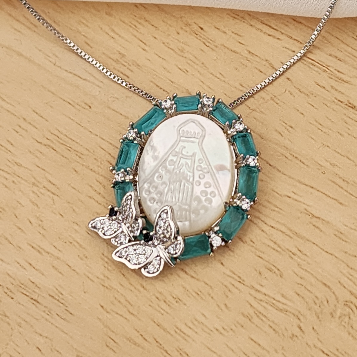 COLAR BANHO DE  PRATA PINGENTE NOSSA SENHORA E BORBOLETA