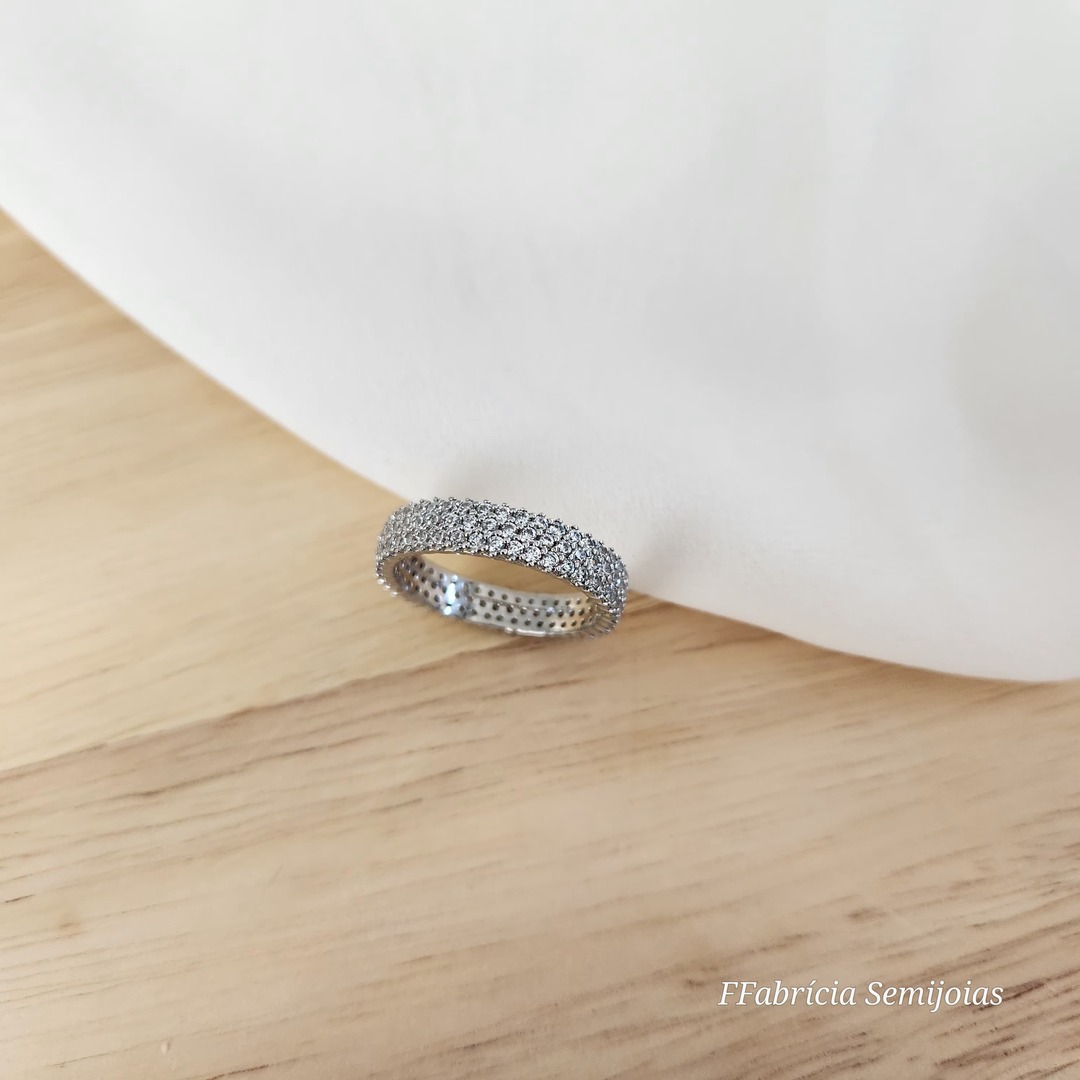 ANEL PRATA 925 ALIANÇA CRAVEJADO MICROZIRCÔNIAS CRISTAL