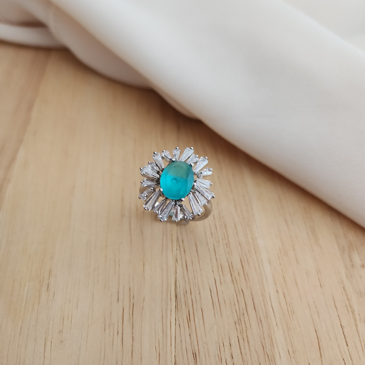 ANEL RÓDIO BRANCO  PIZZA ÁGUA MARINHA COM ZIRCÔNIAS CRISTAL
