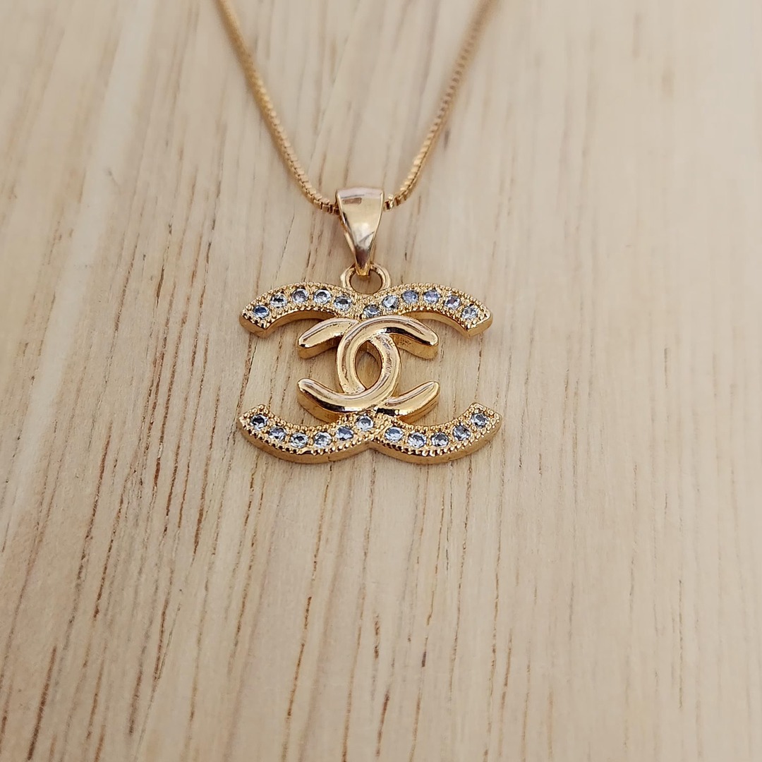 COLAR DOURADO CH CRAVEJADO EM MICROZIRCÔNIAS CRISTAL