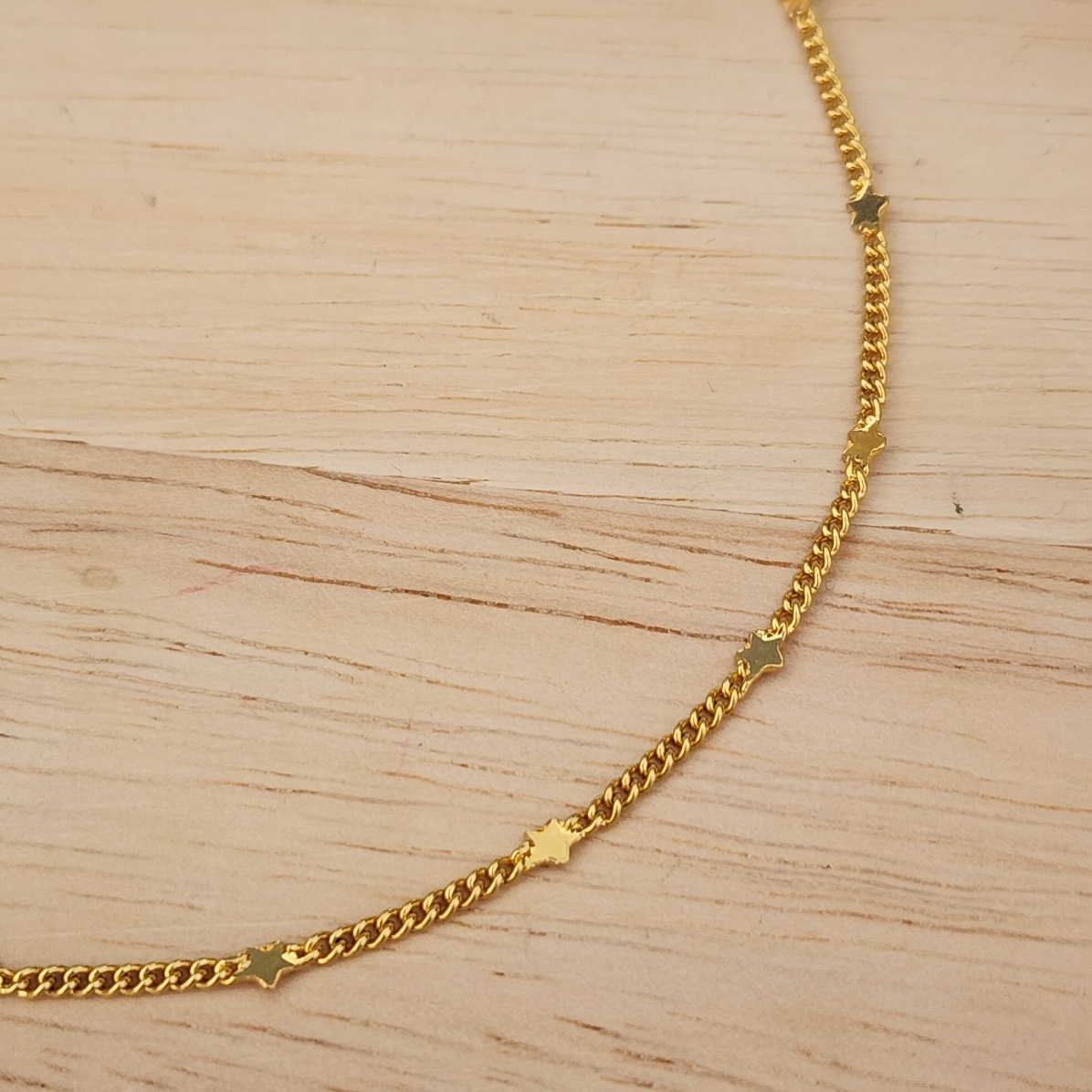 COLAR DOURADO ESTRELAS