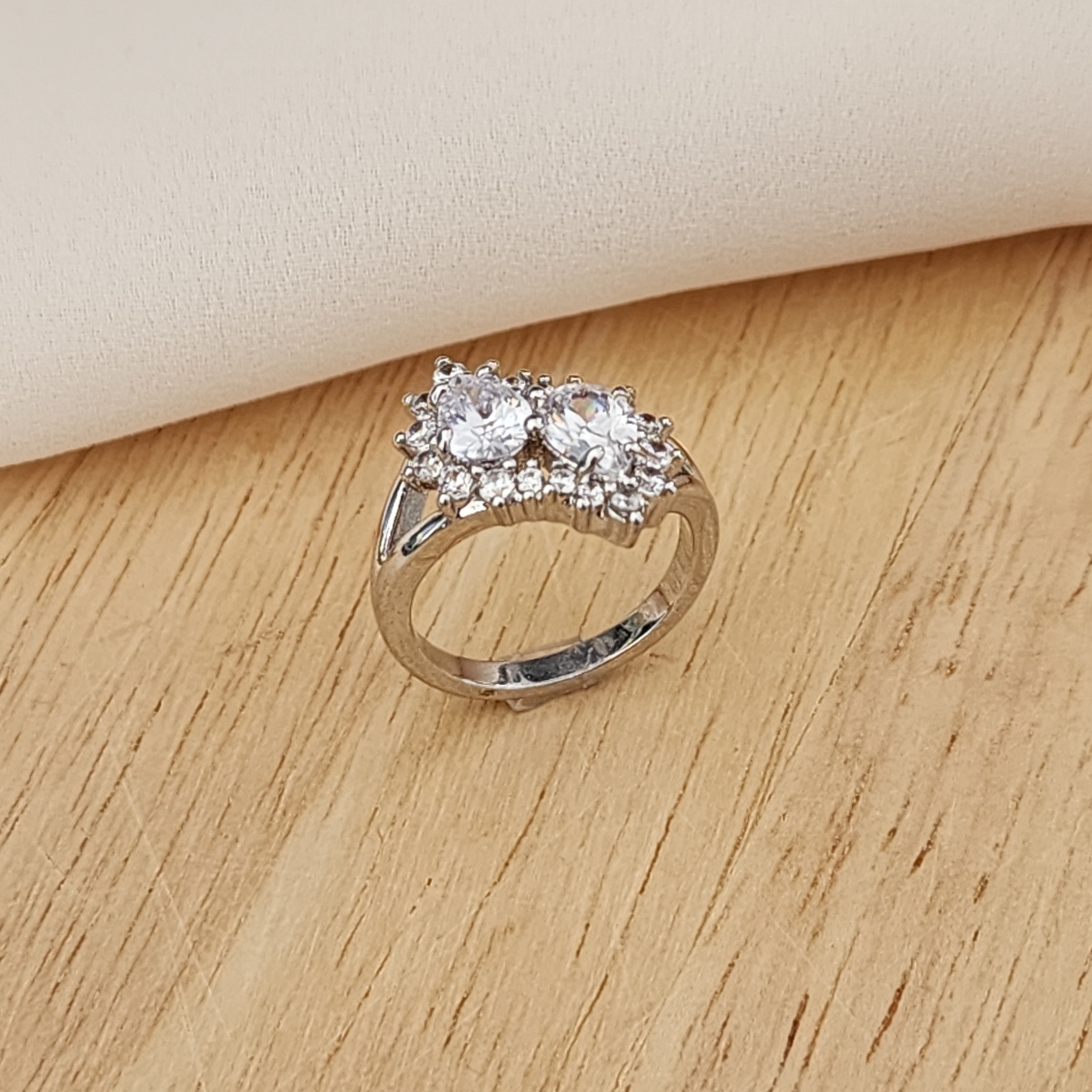 ANEL GOTAS ZIRCÔNIAS CRISTAL RÓDIO BRANCO