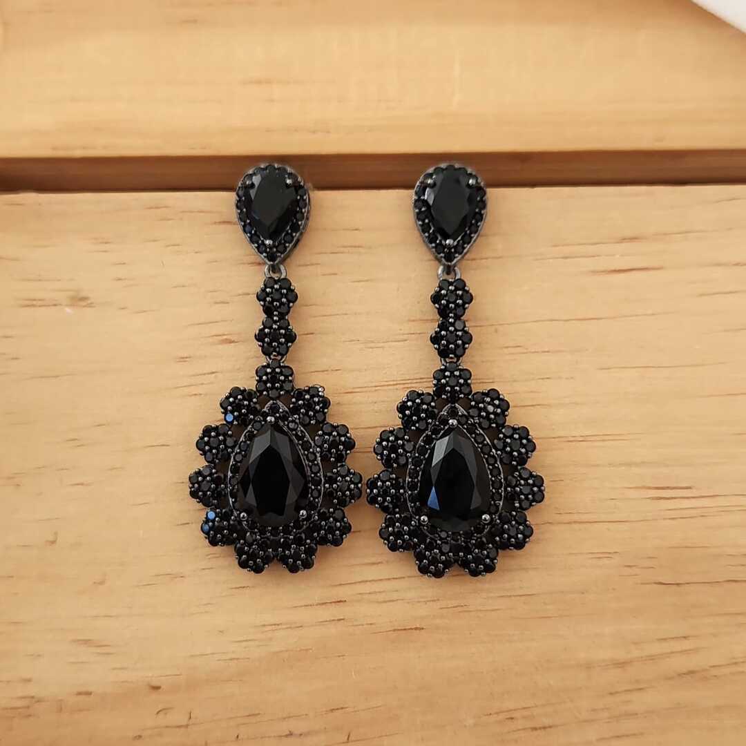 BRINCO FESTA RÓDIO NEGRO ZIRCÔNIA NEGRA CRAVEJADO
