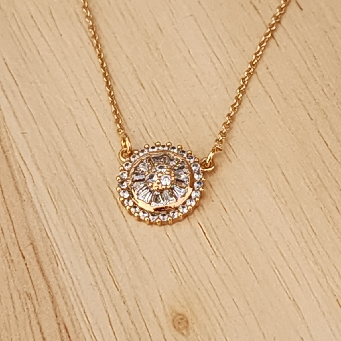 COLAR DOURADO PINGENTE PIZZA MICROZIRCÔNIAS CRISTAL