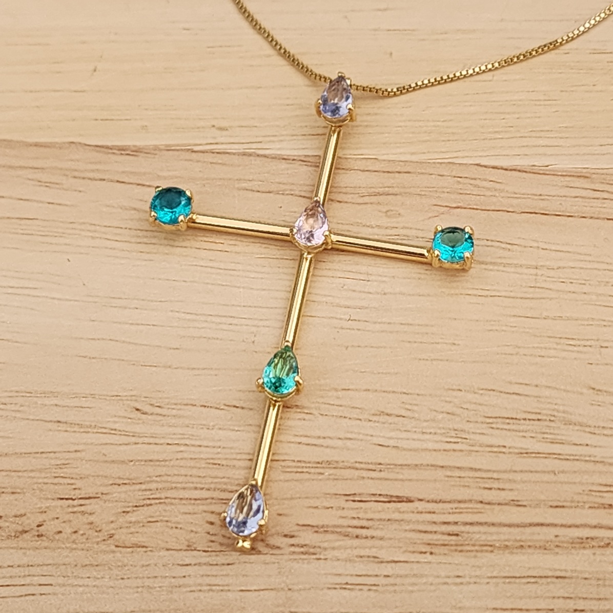 COLAR DOURADO CRUZ ZIRCÔNIAS MULTICOLORIDAS