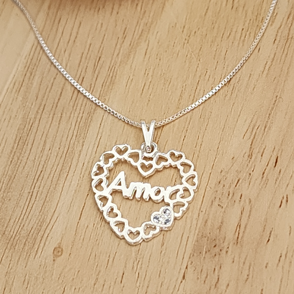 COLAR COM PINGENTE RÓDIO BRANCO CORAÇÃO AMOR