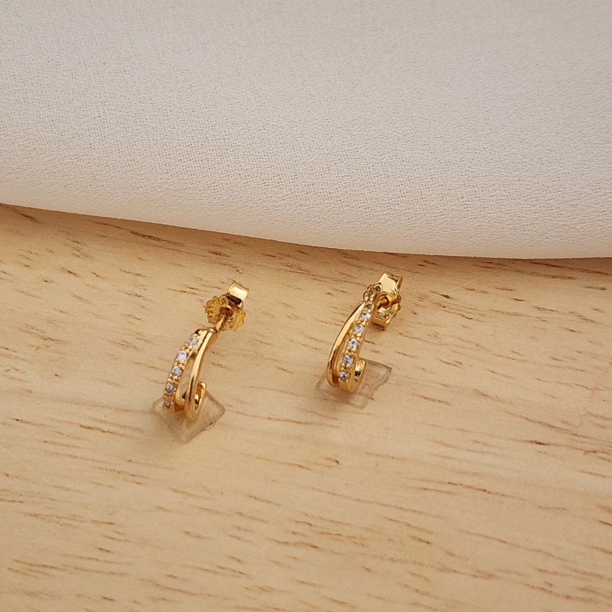 ARGOLINHA DOIS FIOS CRAVEJADA EM MICROZIRCÔNIAS CRISTAL