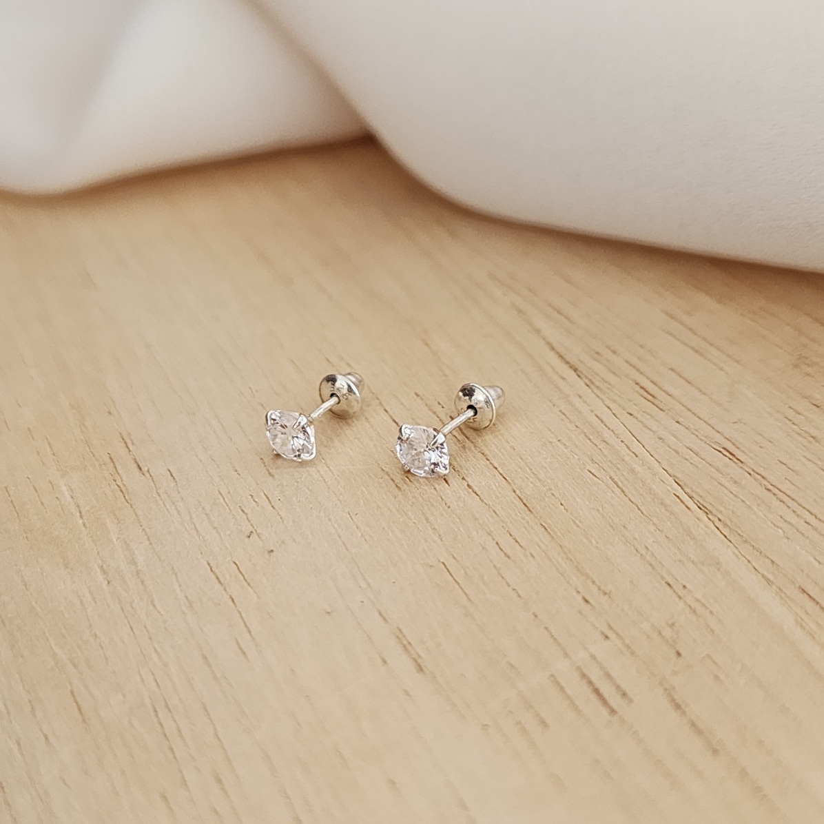 BRINCO PONTO DE LUZ PEQUENO PRATA 925 TARRAXA BABY
