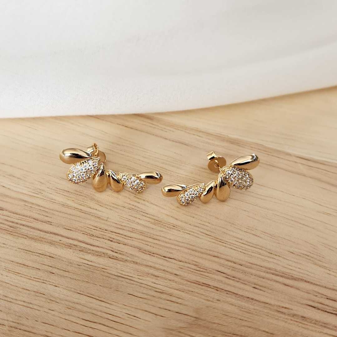 BRINCO ORGÂNICO EAR CUFF CRAVEJADO EM MICROZIRCÔNIAS