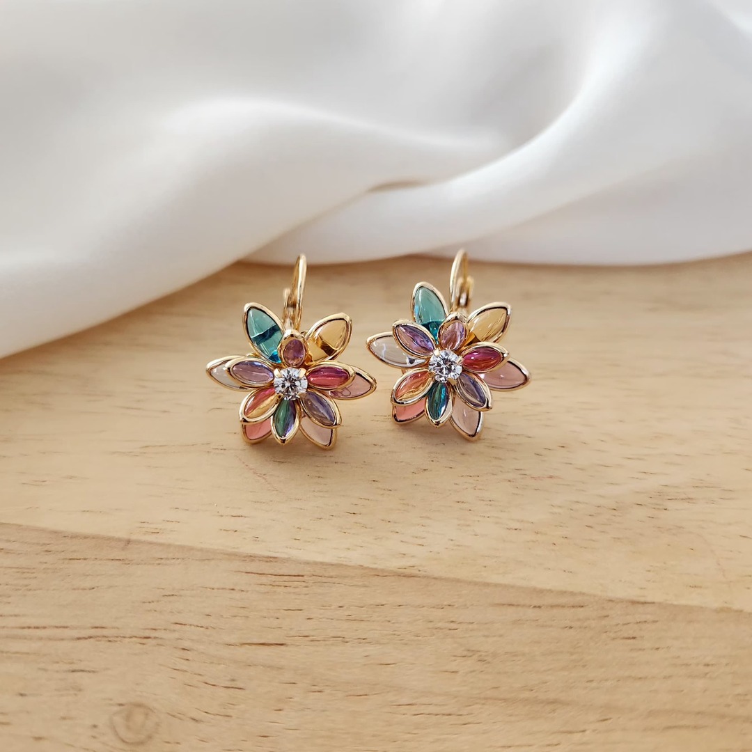 BRINCO GANCHO FLOR LOTUS TONS CLAROS G PONTAS