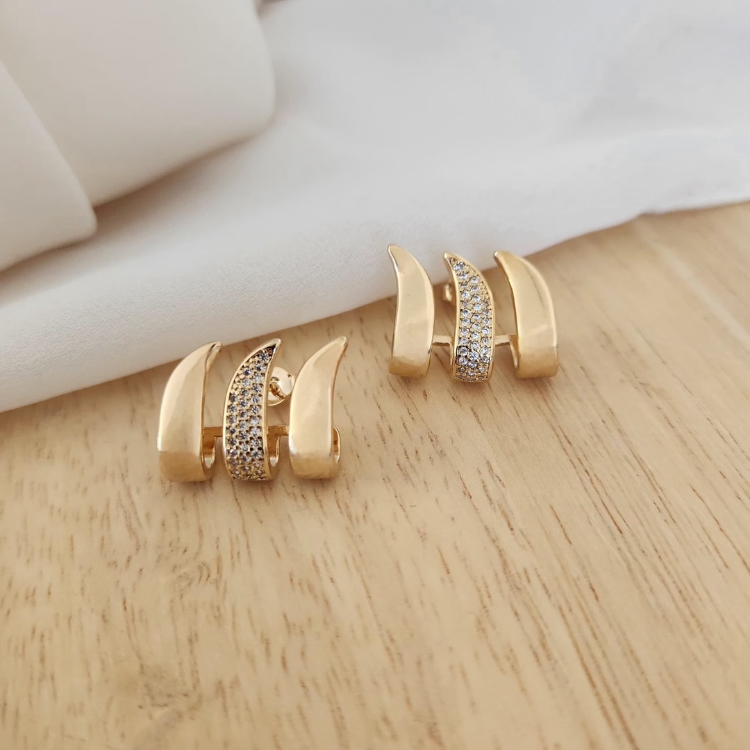 BRINCO EAR CUFF TRÊS FIOS COM UM CRAVEJADO EM MICROZIRCÔNIAS CRISTAL