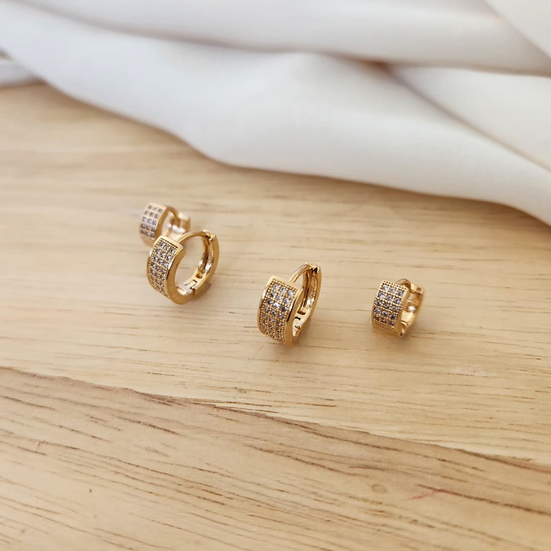 DUPLA ARGOLINHAS DOURADAS CRAVEJADA MICROZIRCÔNIAS CRISTAL