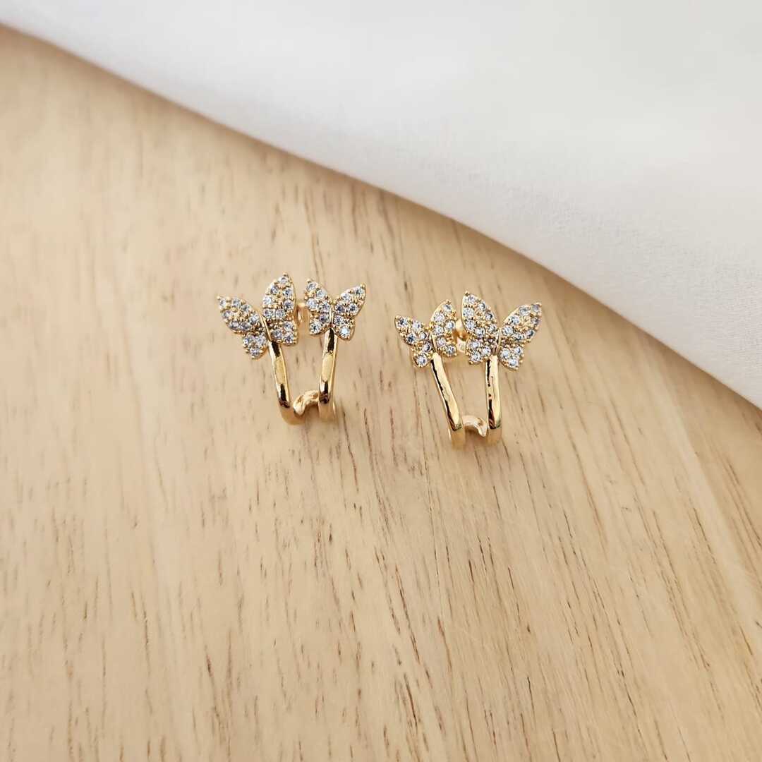 BRINCO EAR CUFF DUAS BORBOLETAS CRAVEJADAS EM MICROZIRCÔNIAS CRISTAL