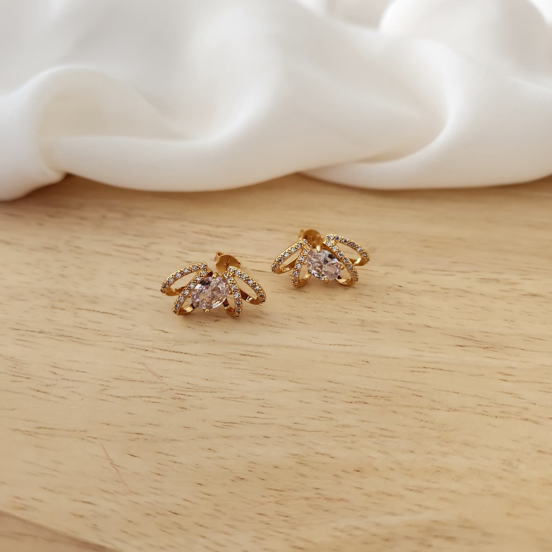 BRINCO EAR CUFF  CRAVEJADAS EM MICROZIRCÔNIAS CRISTAL