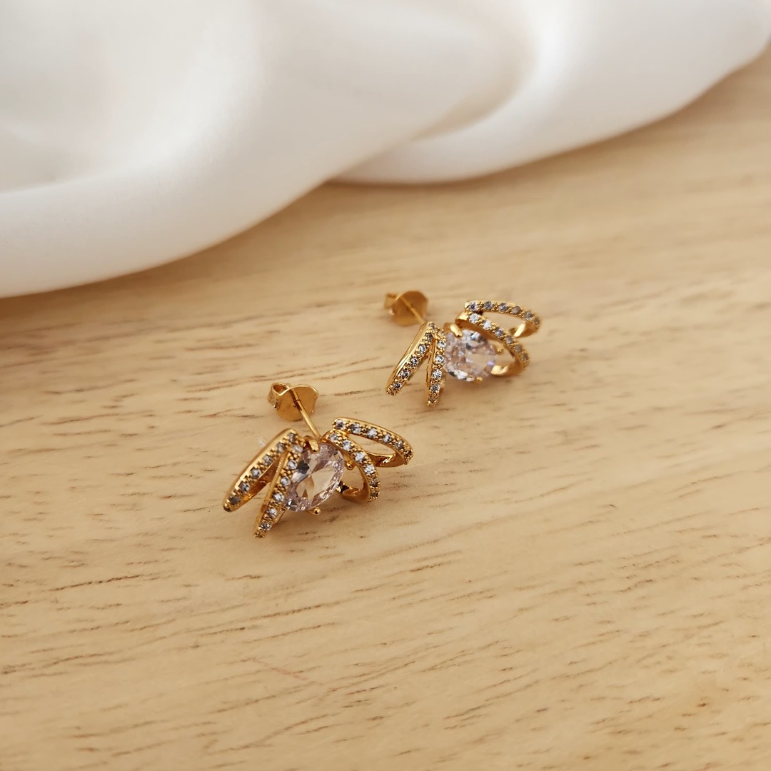 BRINCO EAR CUFF  CRAVEJADAS EM MICROZIRCÔNIAS CRISTAL