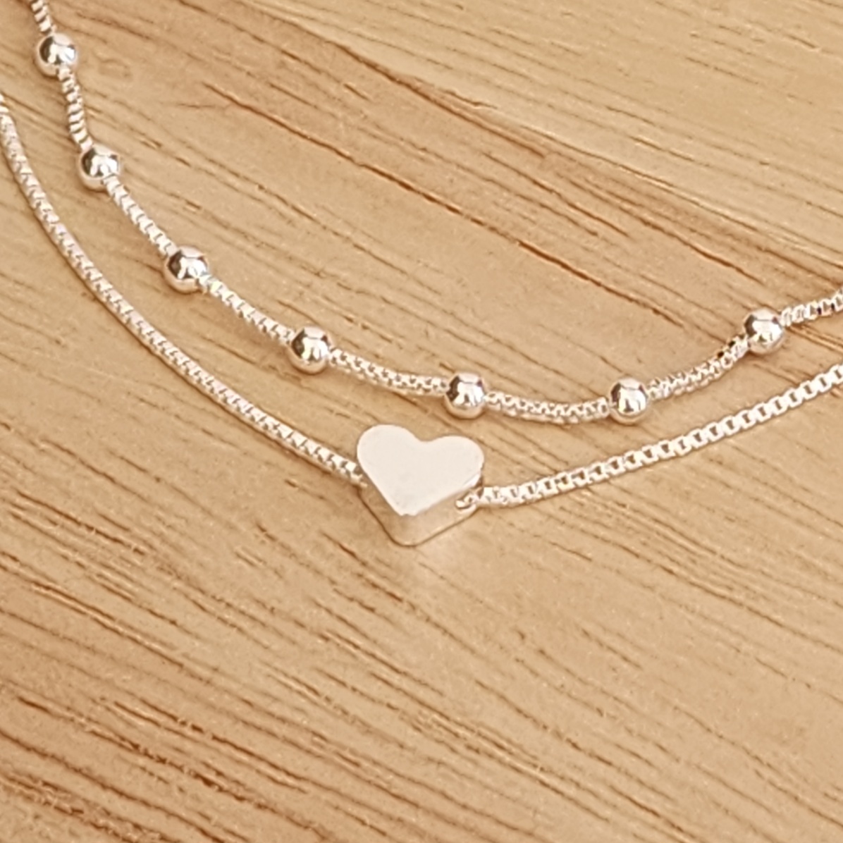 PULSEIRA DUAS EM UMA. BOLINHAS E VENEZIANA COM PINGENTE DE CORAÇÃO