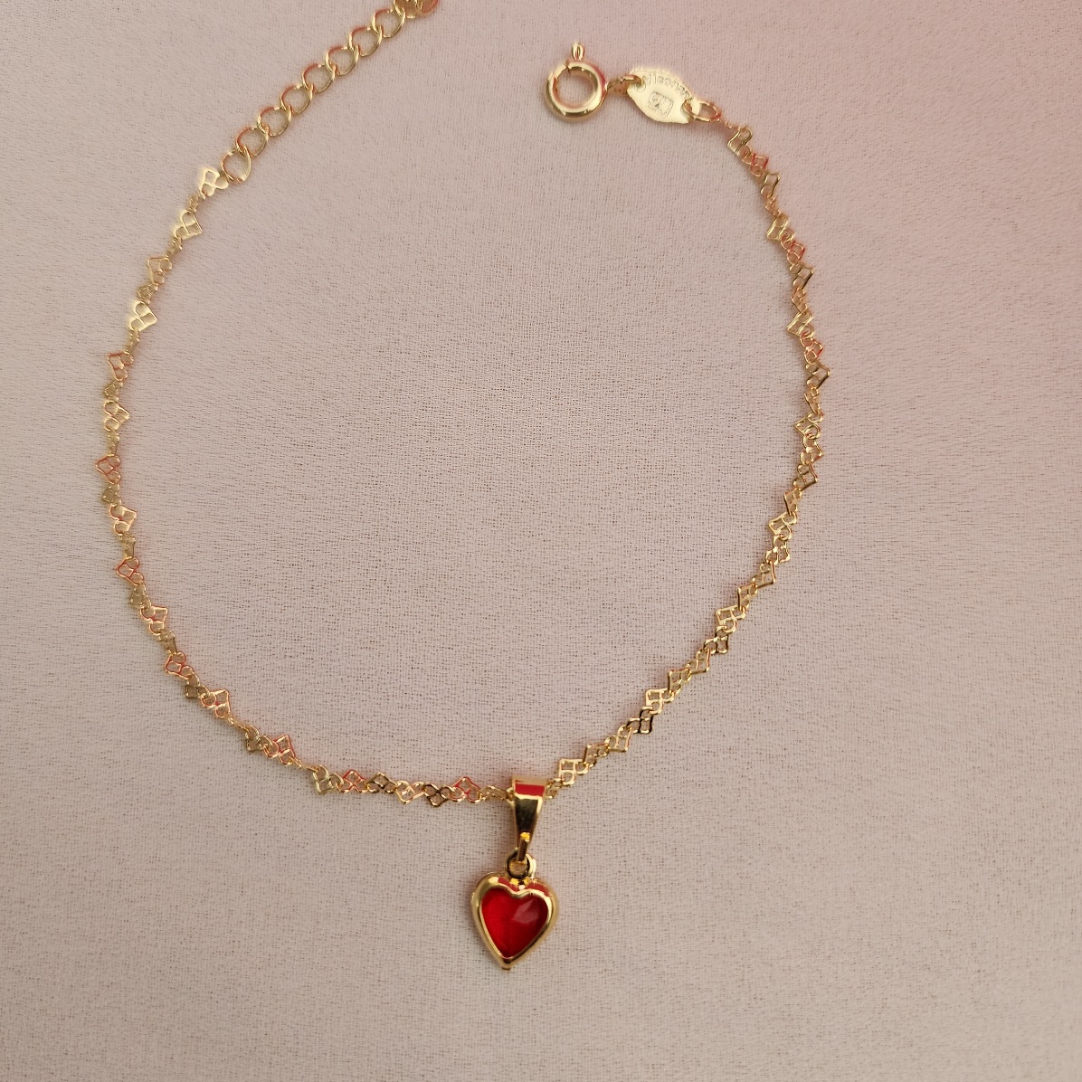 PULSEIRA DOURADA ELOS CORAÇÃO COM PINGENTE DE CORAÇÃO ZIRCÔNIA VERMELHA