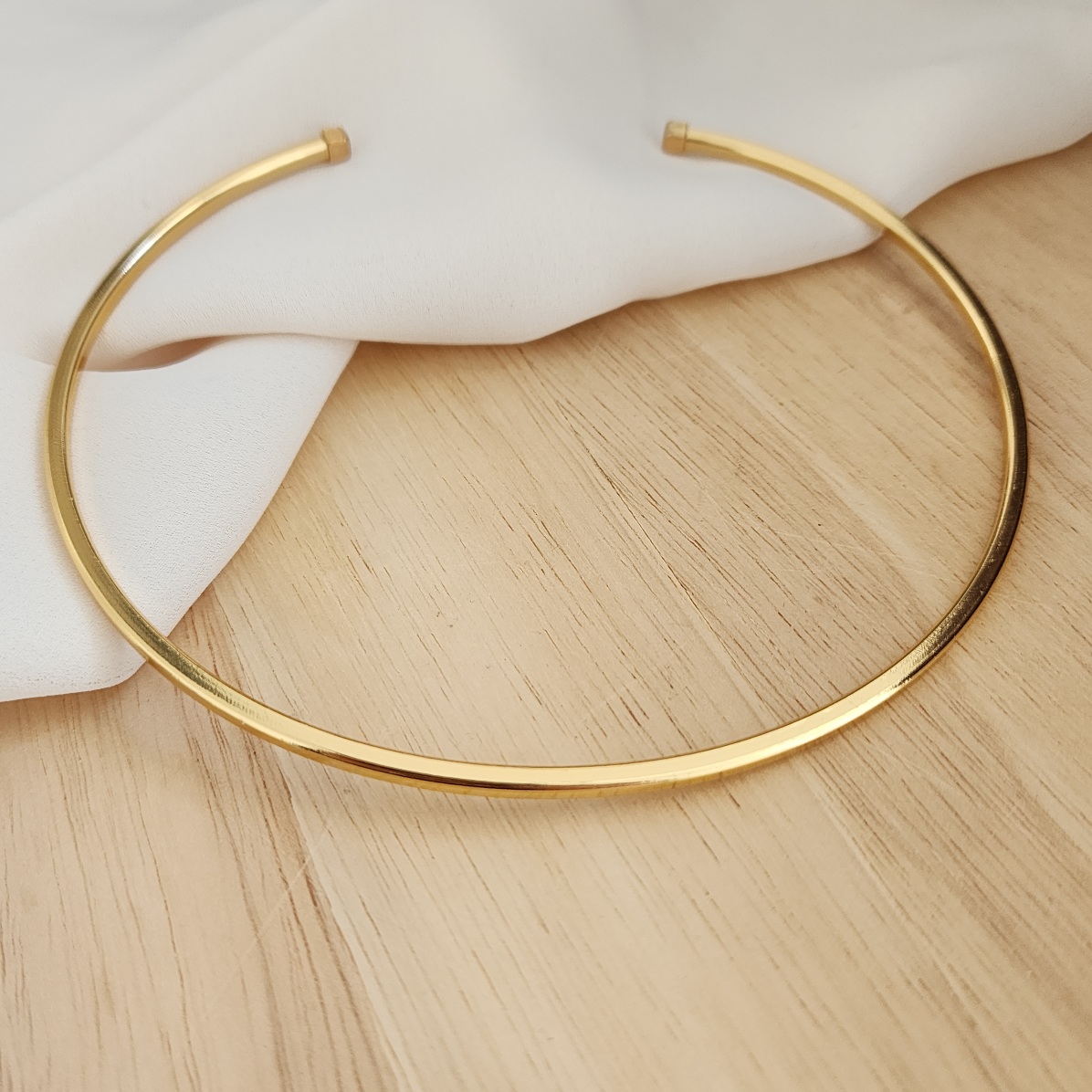 COLAR GARGANTILHA CHOKER QUADRICULADA DOURADA