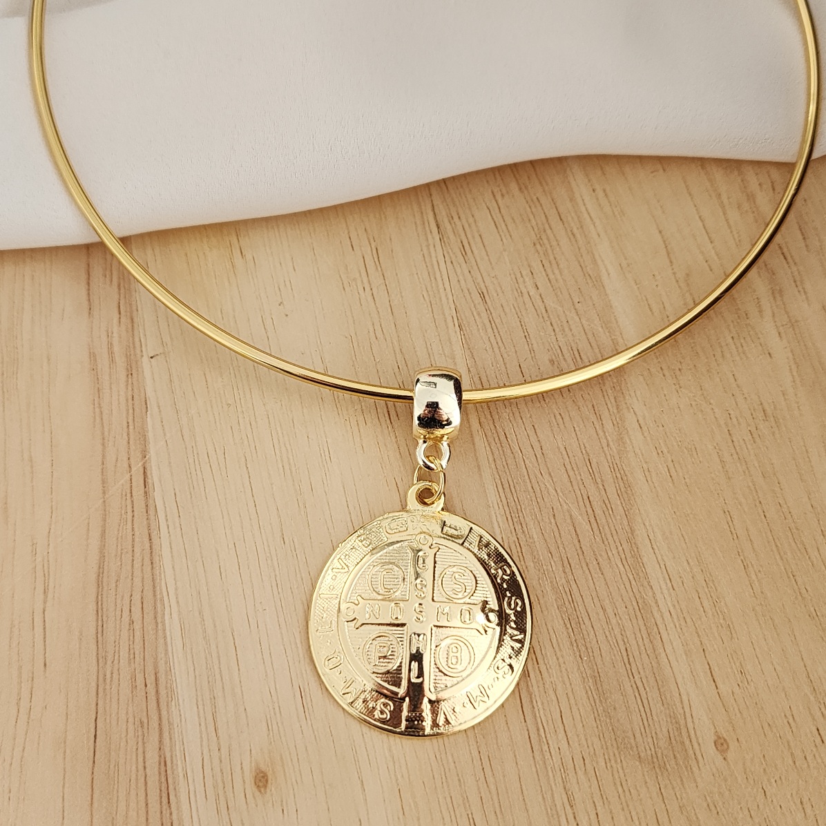 COLAR GARGANTILHA PINGENTE MEDALHA DE SÃO BENTO