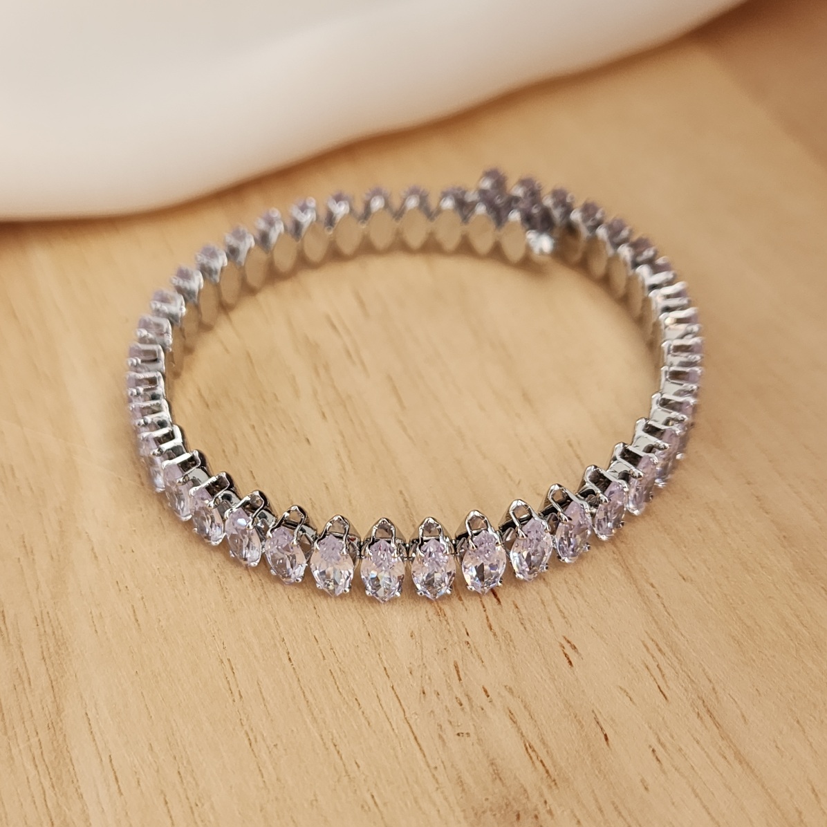 BRACELETE MALEÁVEL BANHO DE PRATA CRAVEJADO EM NAVETES